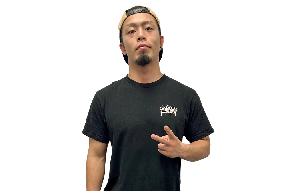 Kosei Fujita × Racquer freaks/SHAKU T-Shirt (Black) - Image 3